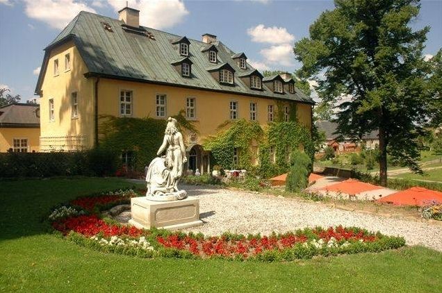 Wroclaw: Giant Mountains & Valley of Palaces Day Tour - Small Group Experience & Pickup