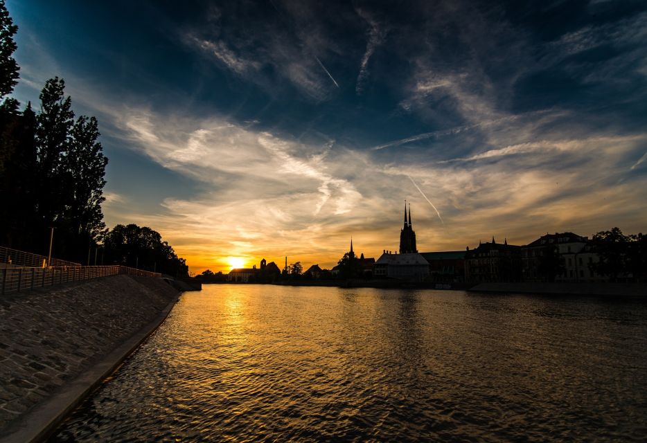 Wrocław: Ostrów Tumski and Old Town Highlights Private Tour - Experience Highlights