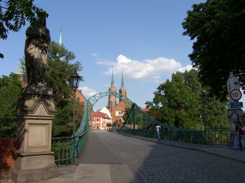 Wrocław: Short City Walk and Cruise by Luxury Ship - Experience Highlights