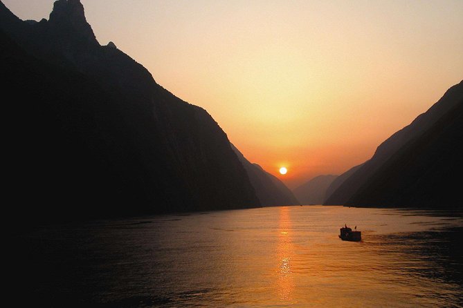 Yangtze River Cruise From Yichang to Chongqing Upstream in 5 Days 4 Nights - Inclusions and Package Details