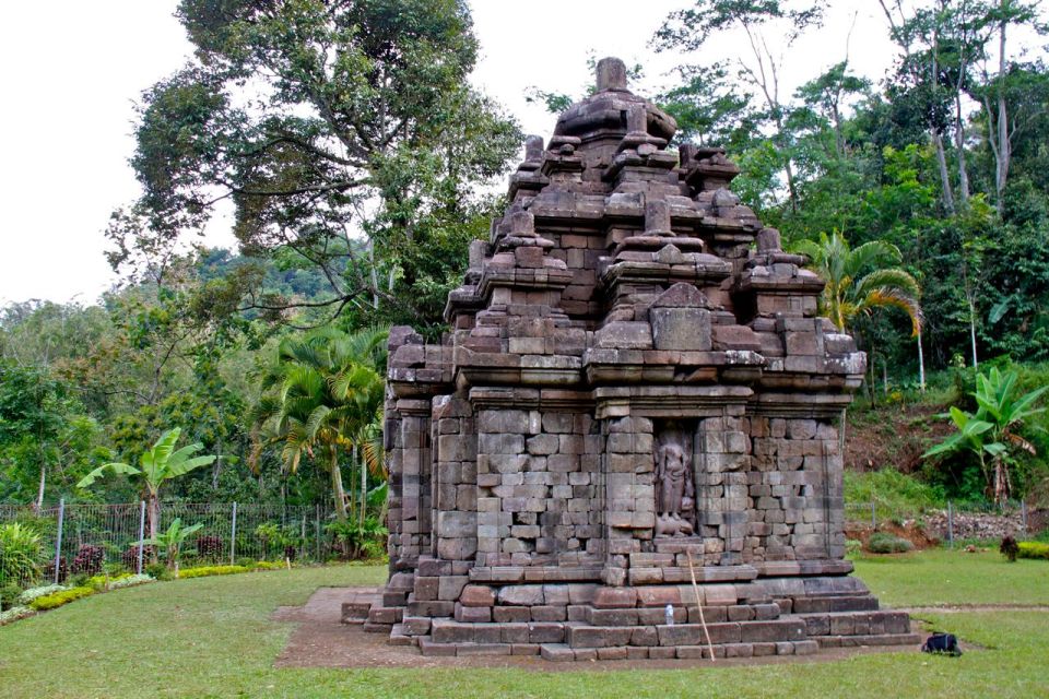 Yogyakarta Trekking Selogriyo Temple-Punthuk Setumbu Sunrise - Best Time to Visit