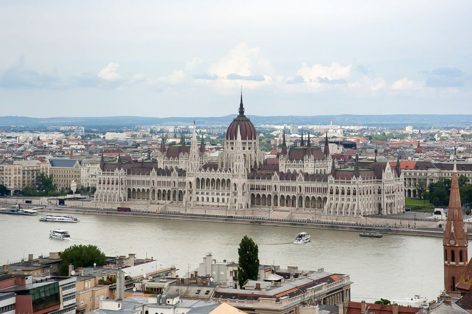 3-Hour Walking Tour in Budapest - Key Points