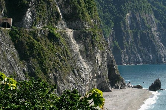 2-day Classic Taroko Gorge Private Tour - Accommodation Options