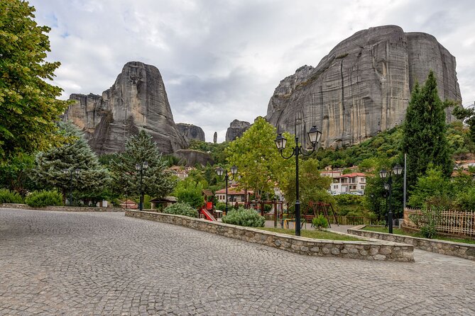 2-Day Delphi Meteora Tour From Athens - Meeting Point and Logistics