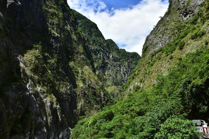 2 Days Private Day Tour in Hualien - Professional Tour Guide Services