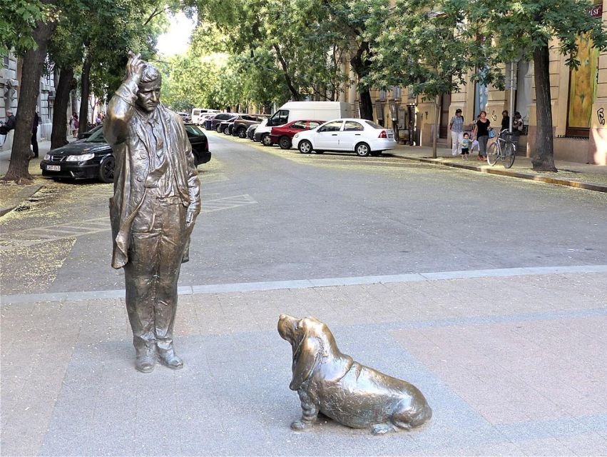 22 Dog-Statues in Budapest - an Unusual Tour - Teiresias Dog at Parliament Square