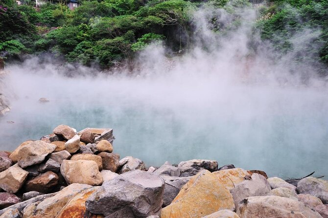 9 Hour Tamsui Historic Site and Beitou Hot Spring Culture Tour - Maximum Traveler Capacity