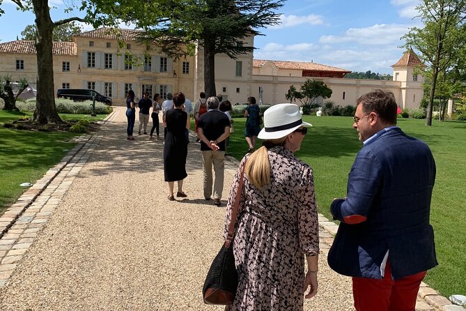 A Day in Saint-Emilion in a Small Group (Electric Luxury Van) - Guided Saint-Emilion Tour