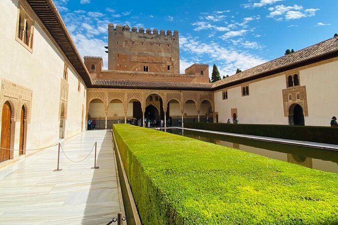 Alhambra Day Trip With Optional Nazaries Palaces From Malaga - Meeting and Logistics