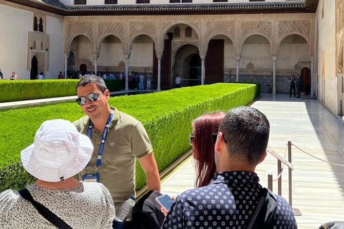 Alhambra, Nasrid Palaces, Generalife & Alcazaba Private Tour - Meeting Points and Logistics