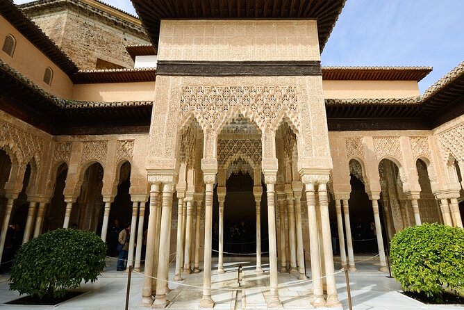 Alhambra Private Tour With Tickets Included - Private Tour Experience
