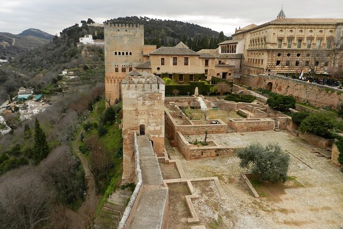 Alhambra: Skip-the-Line to Nasrid Palaces & Generalife - Tour Inclusions