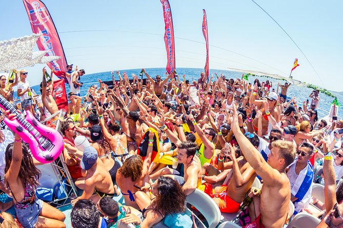 All-Inclusive Boat Party With Clubs Admission Included - Boat Features and Amenities