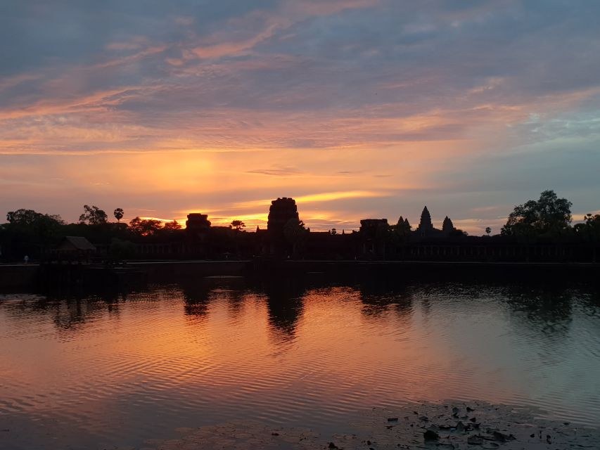 Angkor Sunrise, Taprohm and Angkor Thom. - Discovering Angkor Thom City