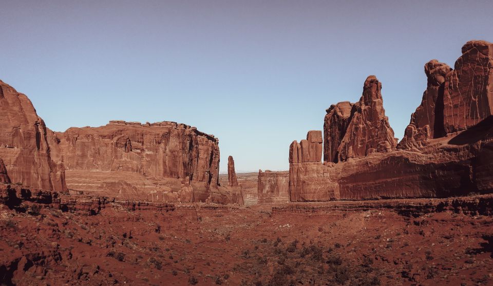 Arches National Park: Sunset Pavement Van Tour - Tour Experience