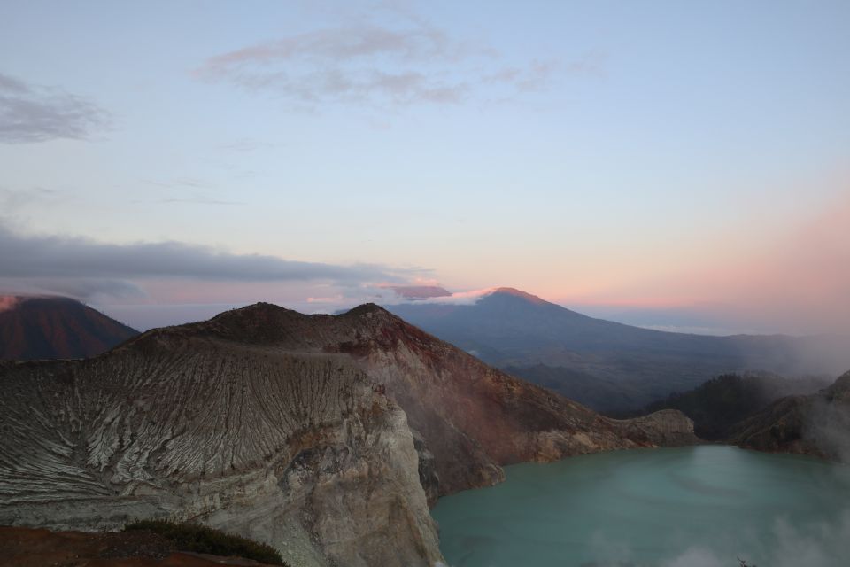 Bali: Mount Ijen Guided Night Walking Tour With Breakfast - Scenery and Experience