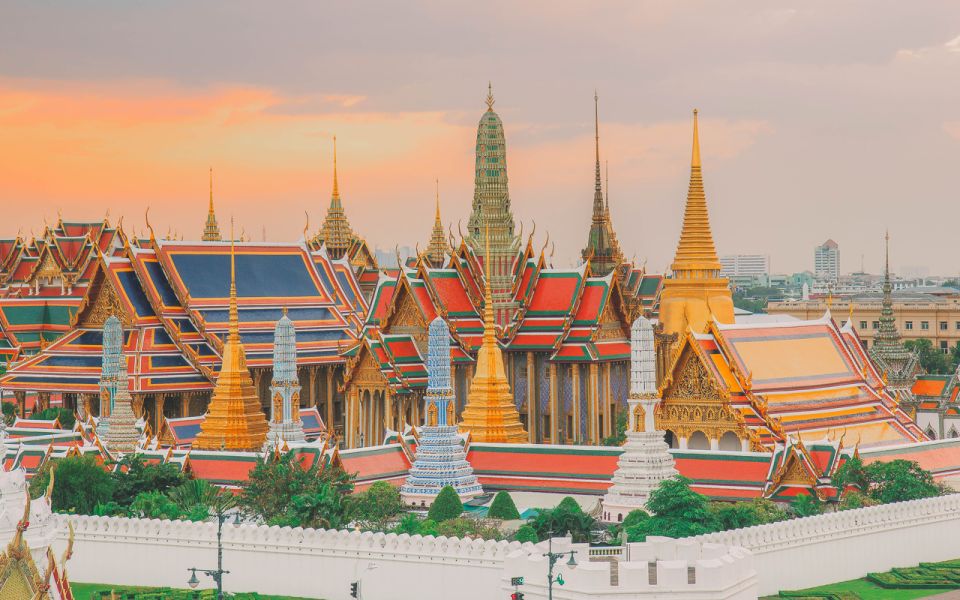 Bangkok: Grand Palace and Emerald Buddha Half-Day Tour - Multilingual Live Tour Guide Information