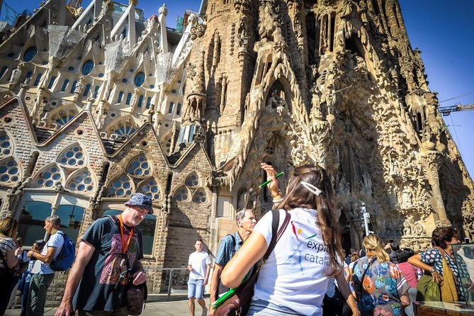Barcelona Highlights & Sagrada Familia Skip-the-Line Private Tour - Tour Logistics and Meeting Point