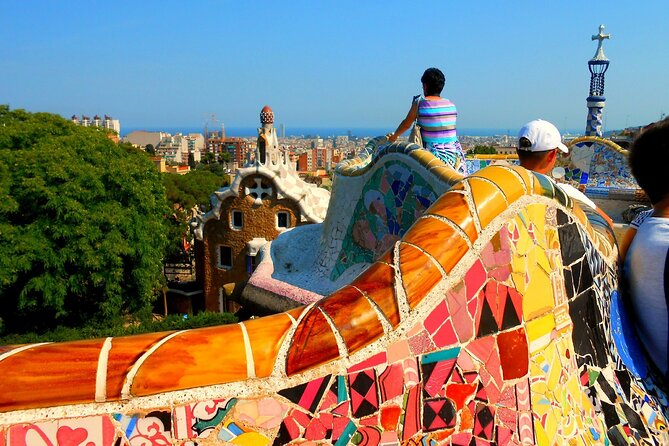 Barcelona Park Guell Skip-the-Line Guided Tour - Early Arrival and Guide Identification
