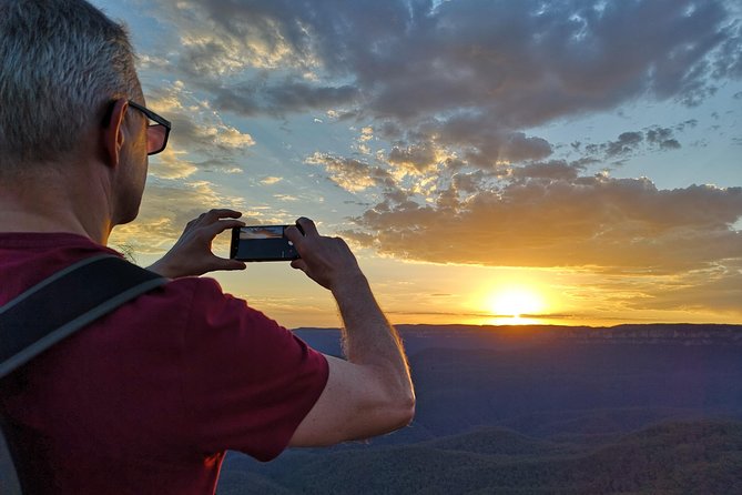 Blue Mountains Sunset Tour With Wildlife From Sydney - Tour Guide Performance