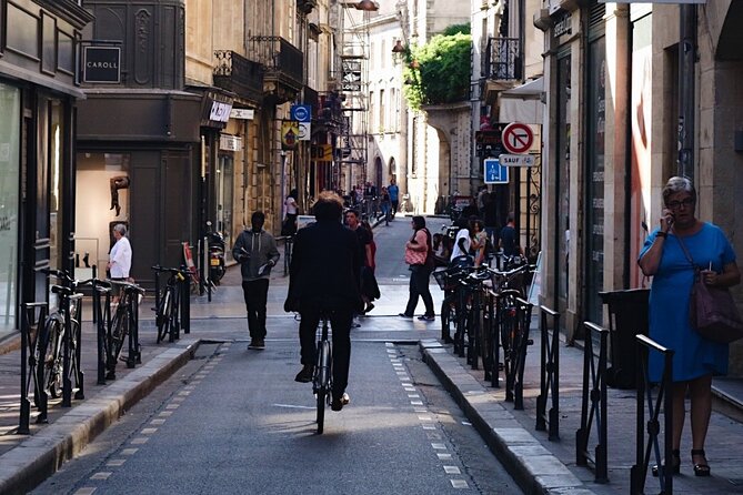 Bordeaux Best Boulangeries & History Tour - Guide Expertise and Background