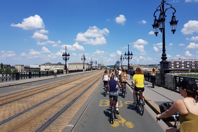 Bordeaux Essentials Sightseeing Bike Tour With a Local Guide - Additional Information and Traveler Experience