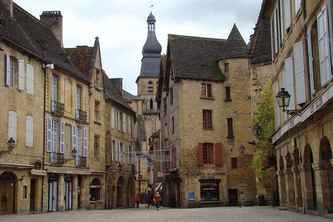 Bordeaux to Dordogne - Private Tour: Fortified Castles and Medieval Villages - Castle Exploration