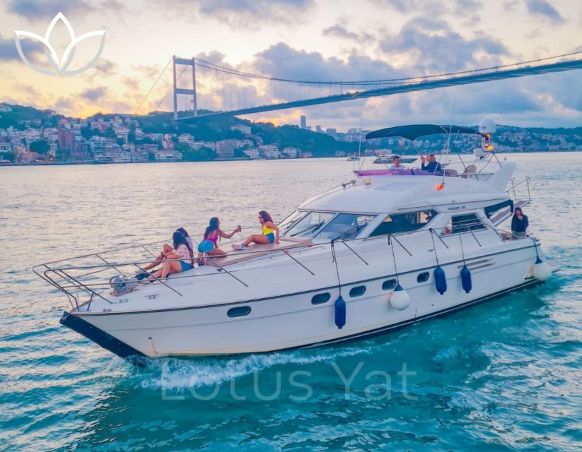 Bosphorus: Highlights Private Yacht Cruise - Sightseeing Highlights