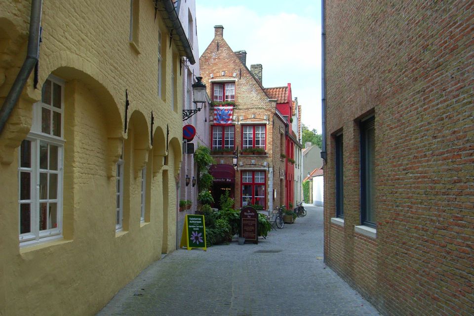 Bruges: Christmas Market Private Walking Tour - Explore Christmas Markets and History