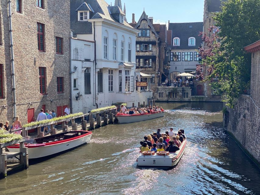Bruges Guided Walking Tour: Stories, Mysteries and People - Guided Tour Description