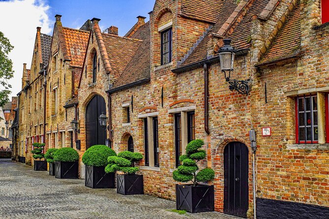Bruges Highlights & Hidden Gems Small-Group From Paris by Minivan - Reviews and Ratings Analysis