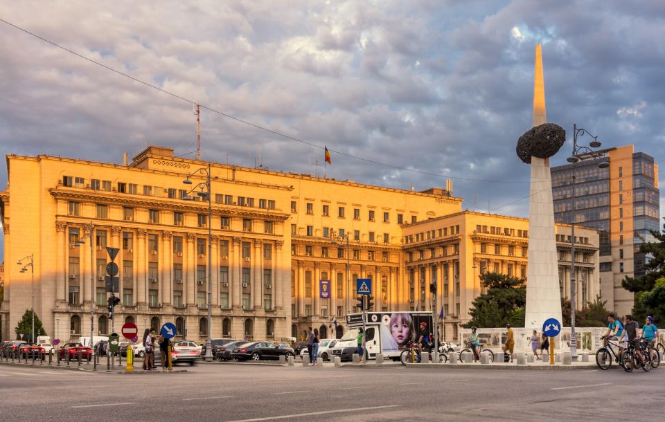 Bucharest: Calea Victoriei and Old Town Highlights Tour - Tour Description