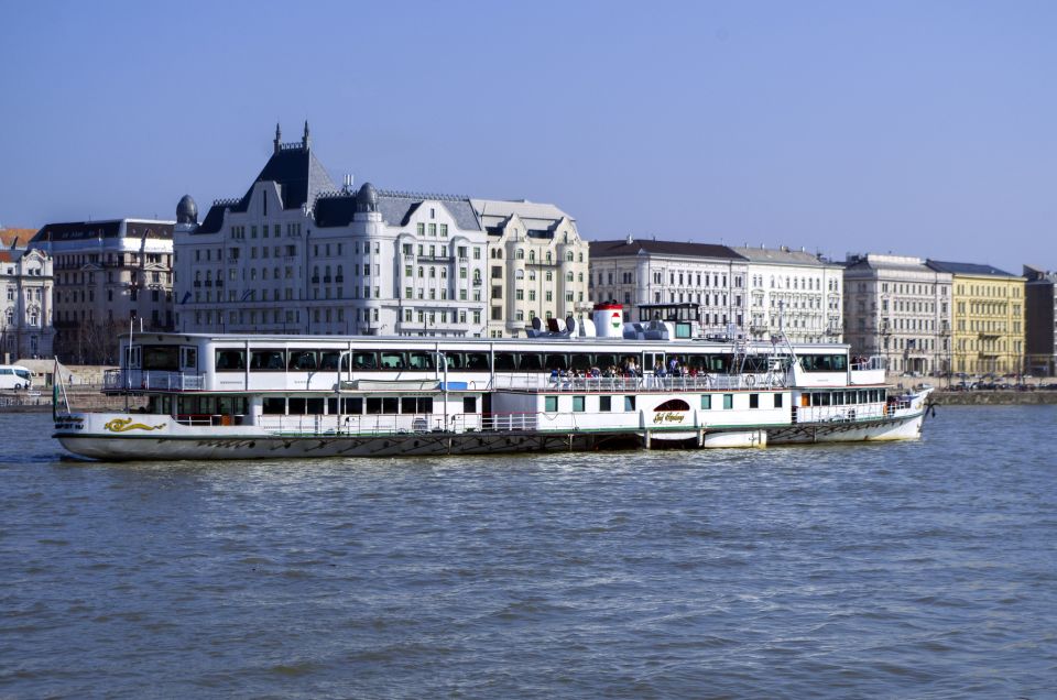 Budapest: 1 Hr Sunshine Booze Cruise With Prosecco - Booking Information