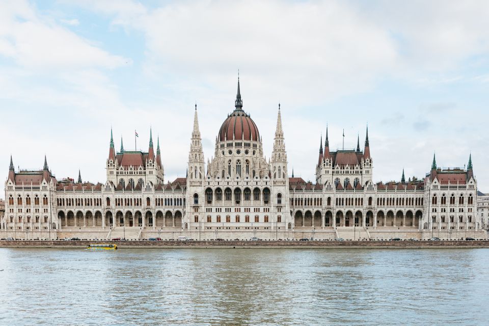 Budapest: Downtown Budapest Cocktail Cruise Winter Edition - Booking Information