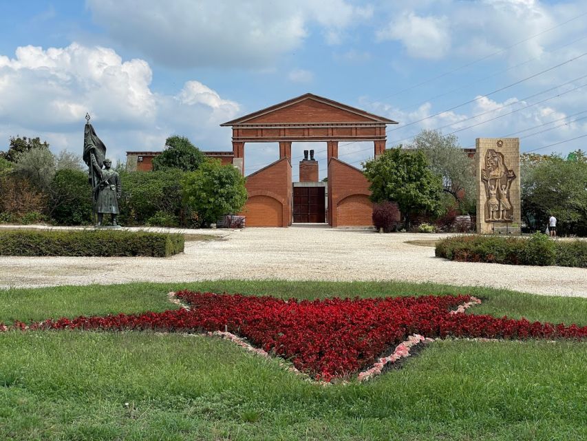 Budapest: Memento Park and Icons of Communism Guided Tour - Customer Reviews and Ratings