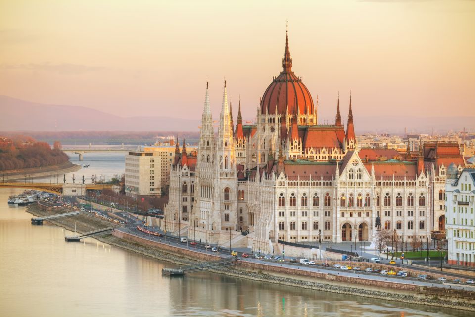 Budapest: Self-Guided Highlights Scavenger Hunt & Tour - Suitable Participants & Locations