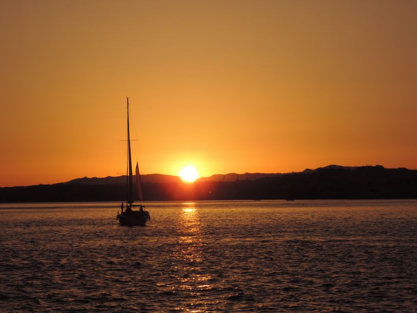Cascais: Sunset Boat Trip With Welcome Drinks - Booking Information