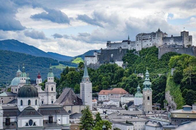 Cesky Krumlov: Private One-Way Transfer to Salzburg - Transport Information