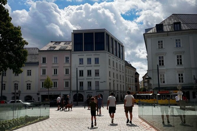 CITY QUEST LINZ: Uncover the Secrets of This CITY! - Unveil Artistic Treasures