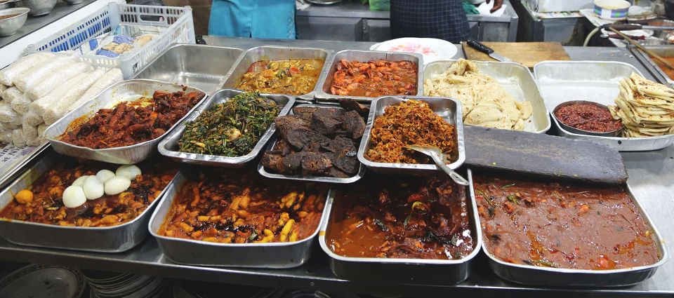 Colombo: Street Food Walking Tour With Transfer - Food Experience