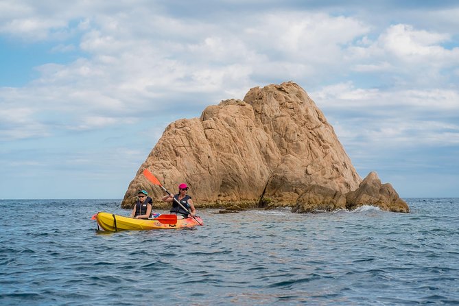 Costa Brava Kayak & Snorkel Tour Picnic From Barcelona - Equipment and Requirements