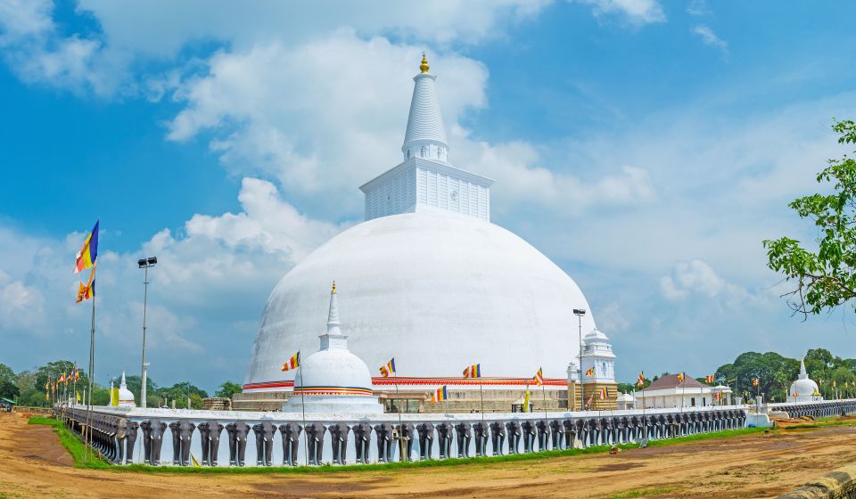 Day Trip to UNESCO City Anuradhapura From Colombo - Ruwanweliseya & Isurumuniya Exploration
