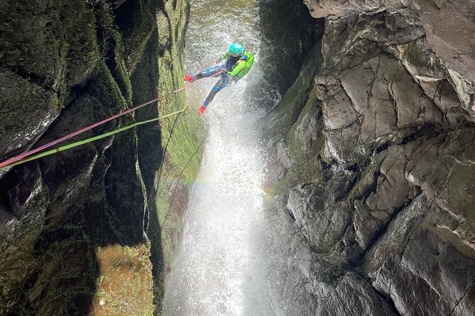 Discover Canyoning in Dollar Glen - How to Get to Dollar Glen