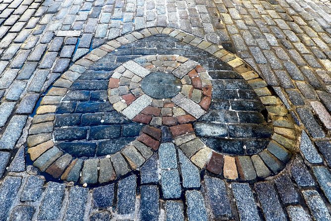 Edinburgh - Old Town Stories - The Intriguing History of Edinburgh Castle