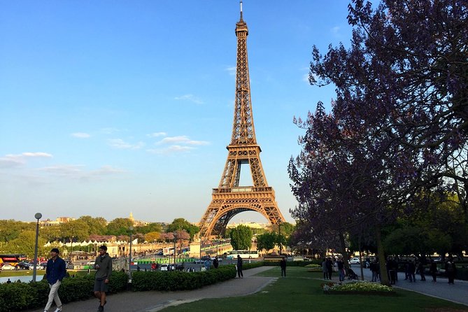 Eiffel Tower Guided Tour With Optional Access to the Summit - Traveler Experience and Tips