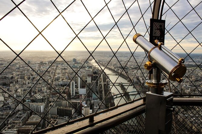 Eiffel Tower Small-Group Access to 2nd Floor and Summit by Lift - Insights on Tour Guide Services