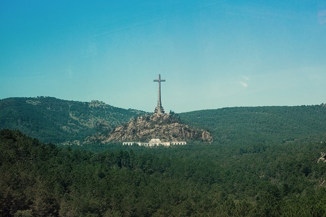 El Escorial, Valley and Toledo Day Tour From Madrid - Meeting Point and Departure Time