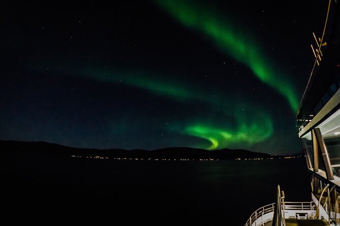 Electric Northern Lights Cruise - Capturing Traveler Photos on the Cruise