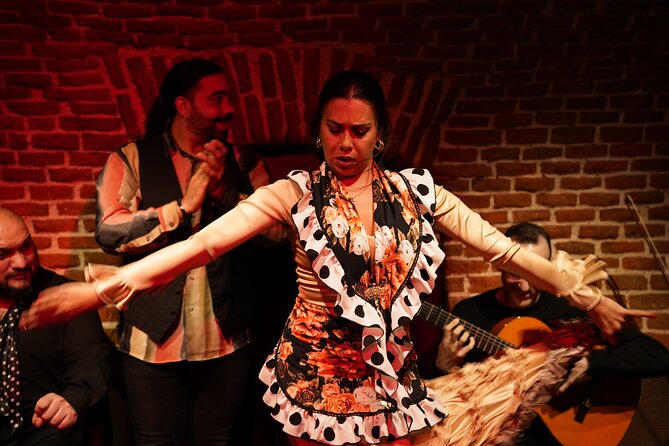 Essential Flamenco: Pure Flamenco Show in the Heart of Madrid - Captivating Visuals and Ambiance