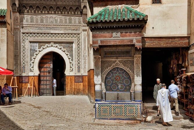 Fez Guided Tour With Lunch From Casablanca - Logistics and Services Provided